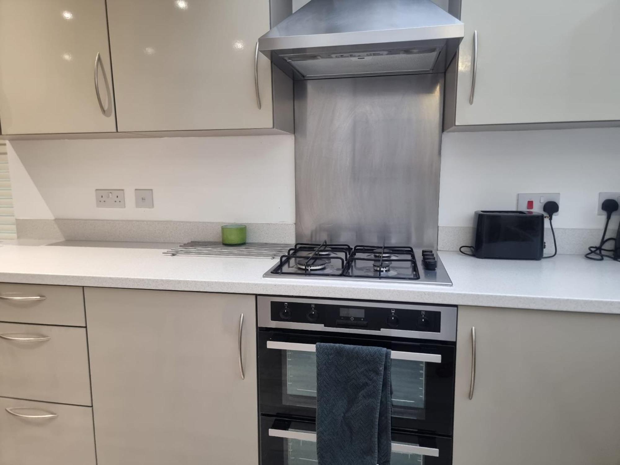 Bromley Common- Double Bedroom With En-Suite With Private Lounge In Shared Town House Zewnętrze zdjęcie